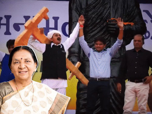 પુસ્તકમાં આરોપ: ભાજપ-કોંગ્રેસના નેતાઓએ પાટીદાર આંદોલન ભડકાવ્યું